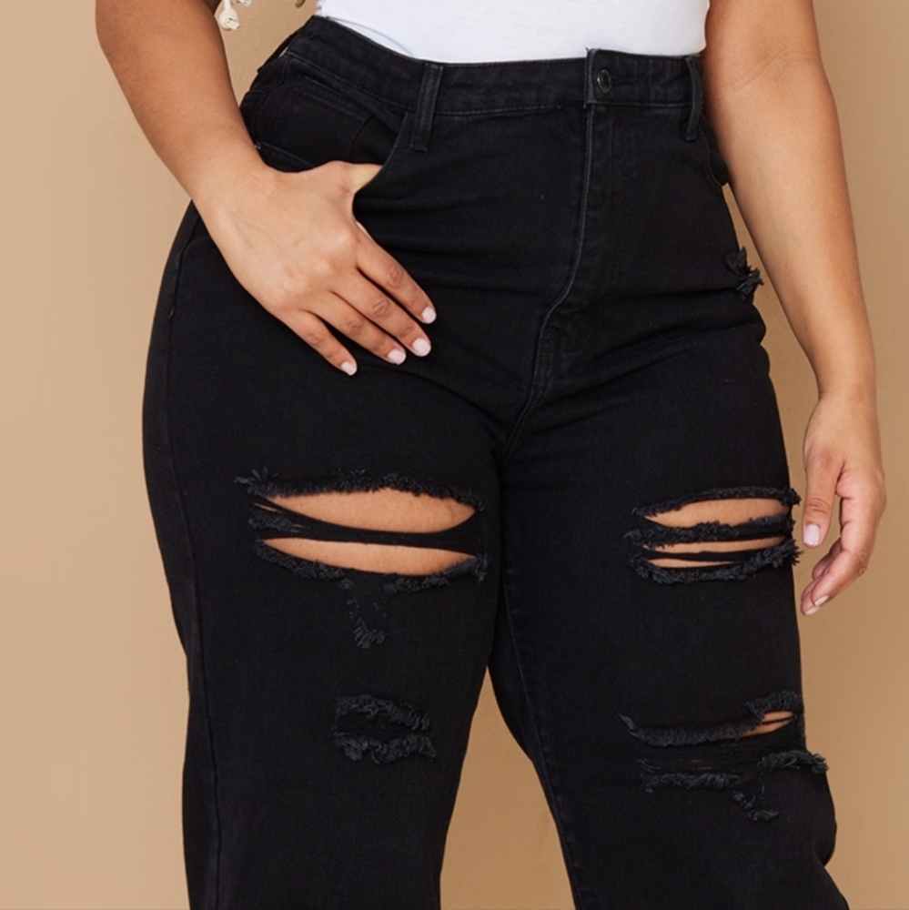 NWOT PrettyLittleThing Black High Rise Ripped Jeans - Picture 9 of 11